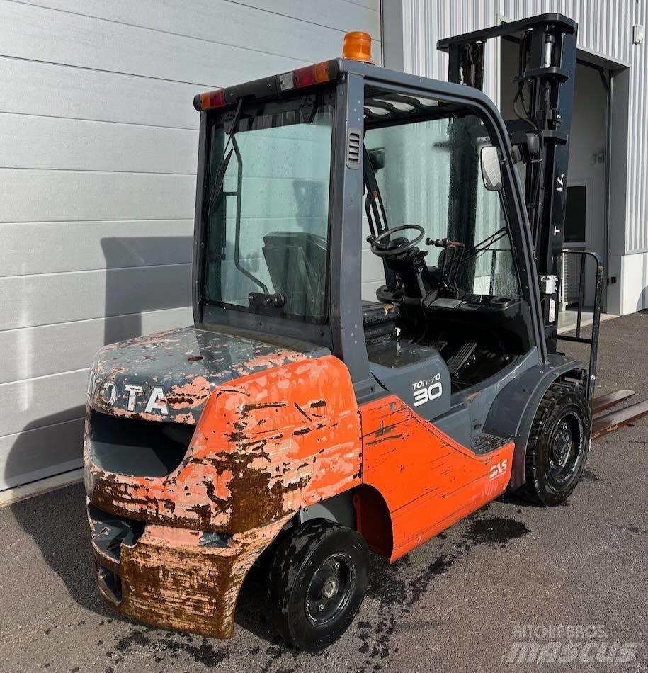 Toyota 8 FDF 30 Diesel Trucker