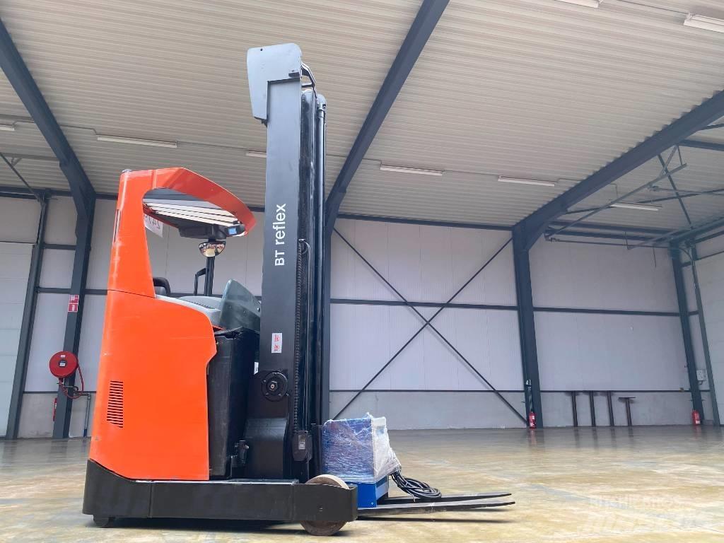Toyota RRE140H Skyvemasttruck