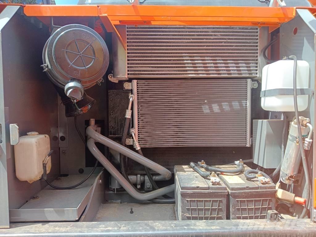Hitachi ZX130LC Beltegraver