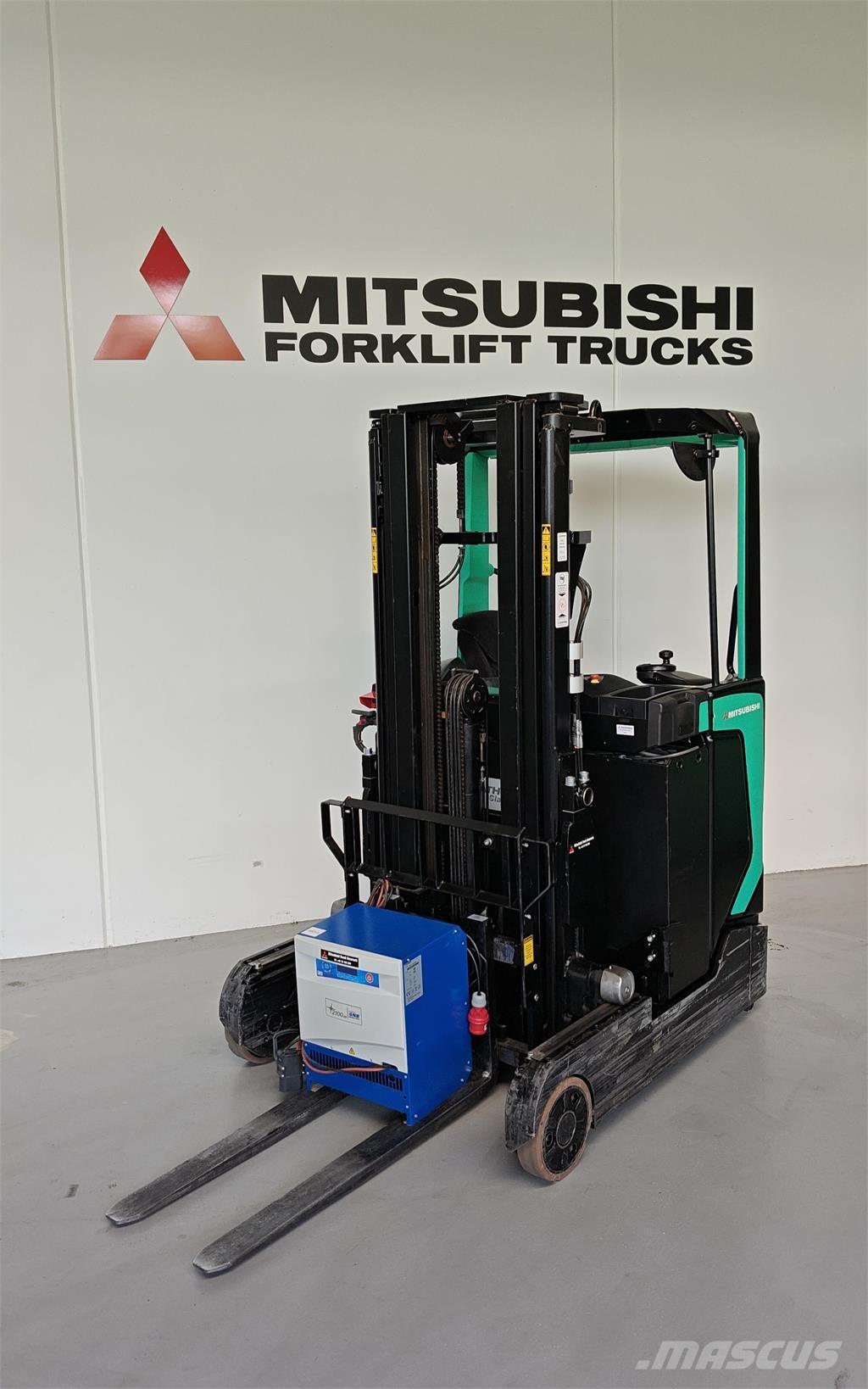 Mitsubishi RB14N2S Skyvemasttruck