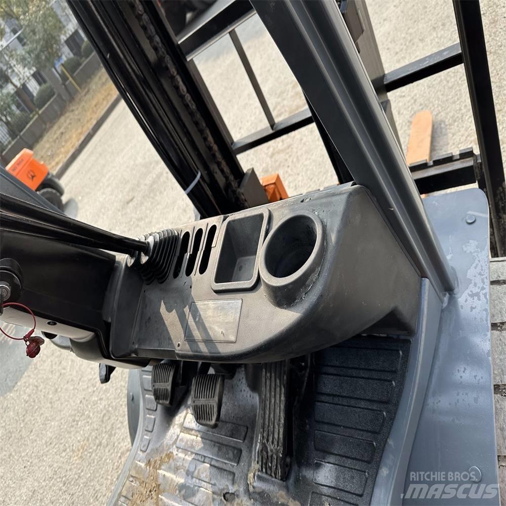 Toyota 8 FDK 30 Diesel Trucker