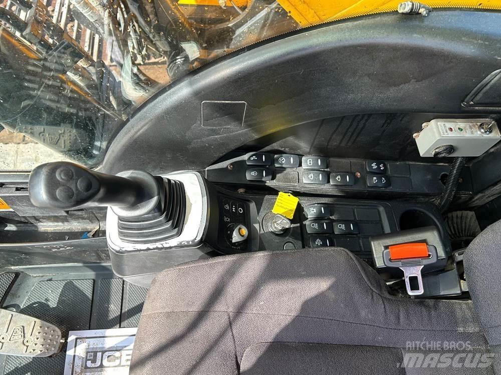 JCB JS220 LC Beltegraver