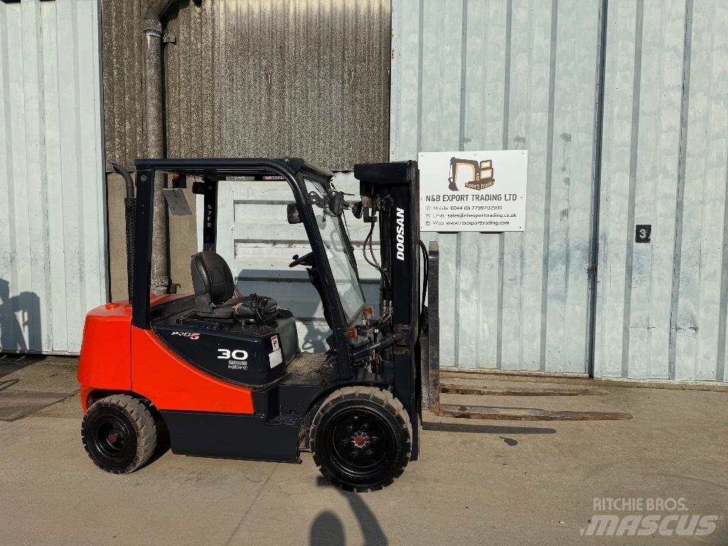 Doosan D 30 Diesel Trucker