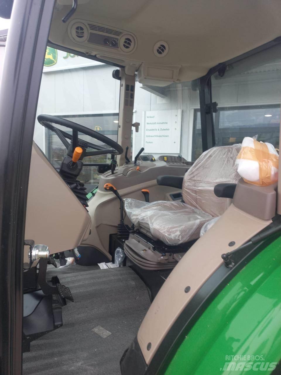 John Deere 5067E Traktorer