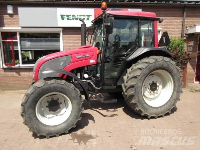 Valtra A93 HITECH Traktorer