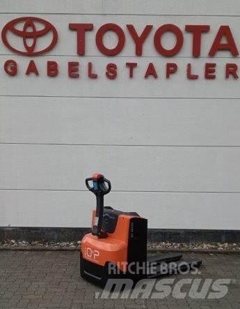 Toyota LWE 200 Lavtløftende truck