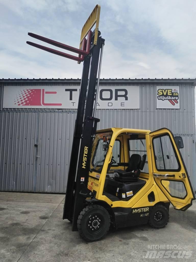 Hyster H2.5UT Diesel Trucker
