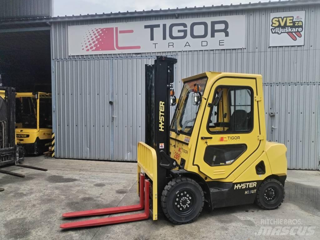 Hyster H2.5UT Diesel Trucker
