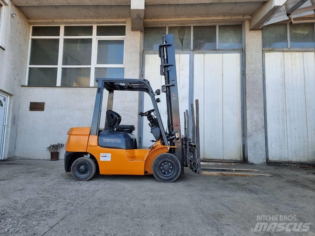 Toyota 02-7 FD 25 Diesel Trucker