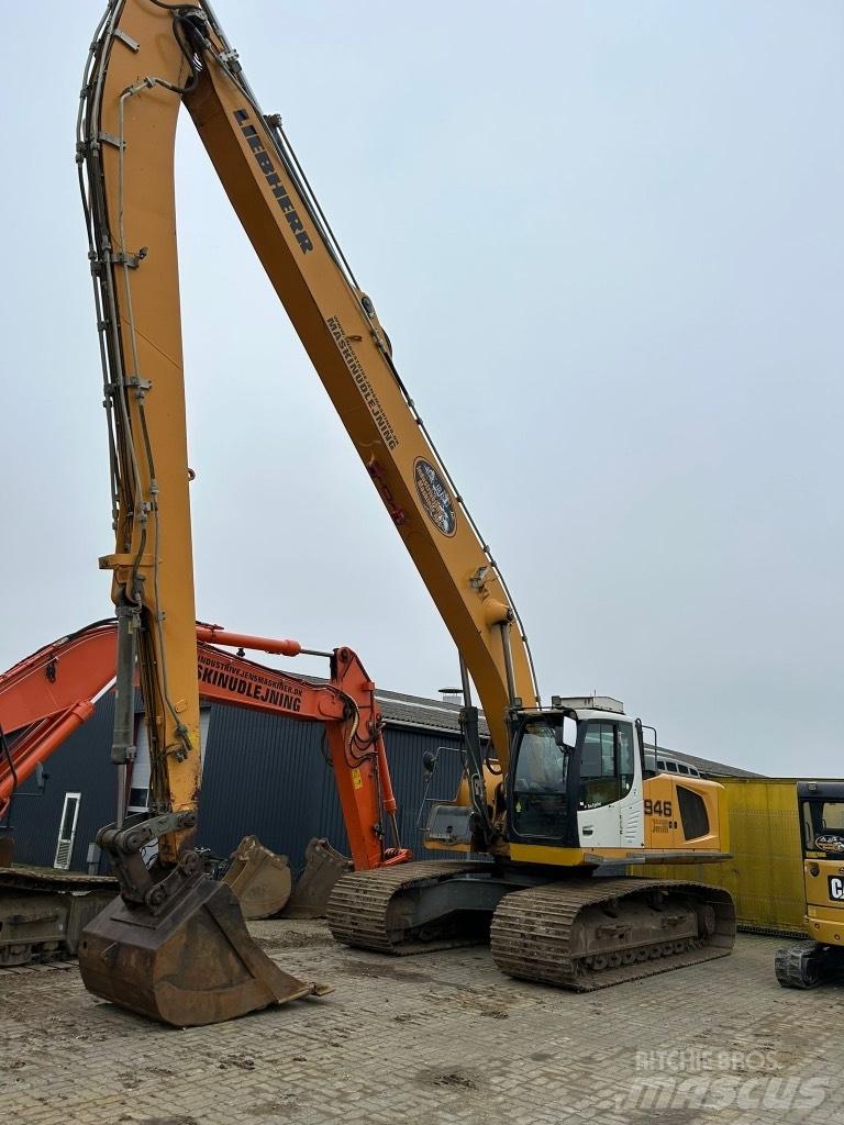 Liebherr R 946 Gravemaskiner med lang bom