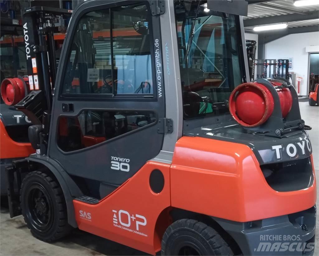 Toyota 02-8FGF30 Propan trucker