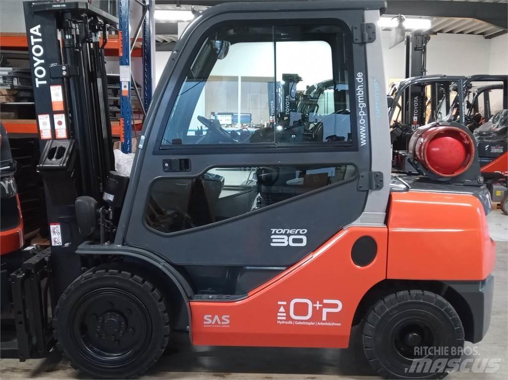 Toyota 02-8FGF30 Propan trucker