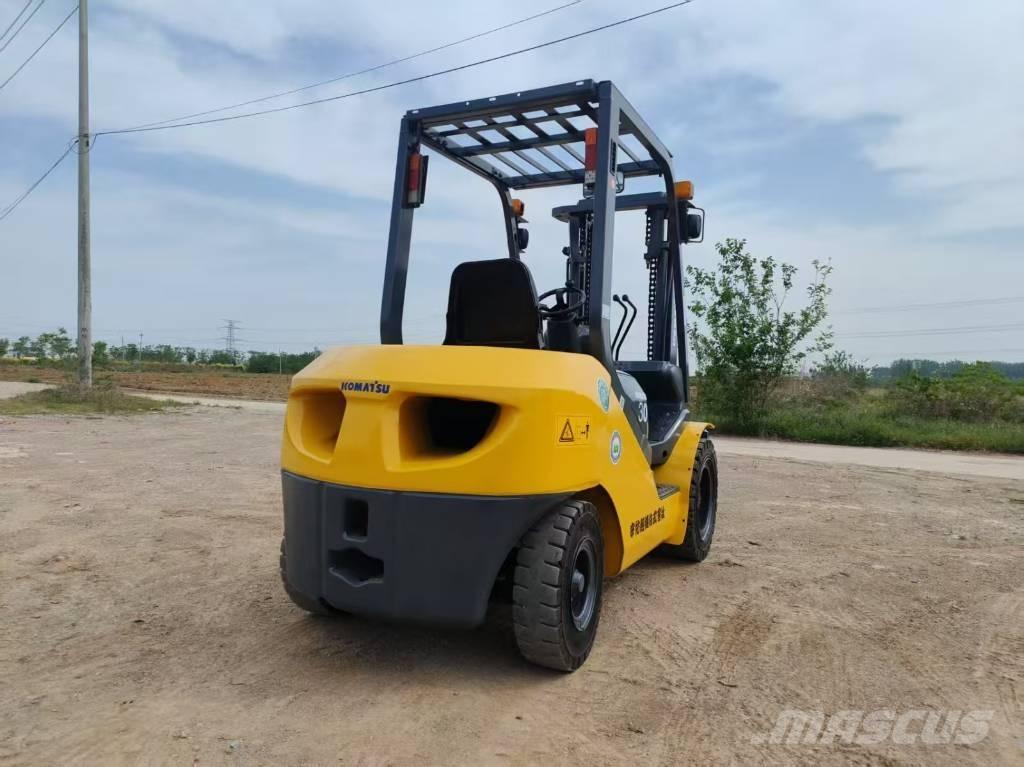 Komatsu 30 Diesel Trucker