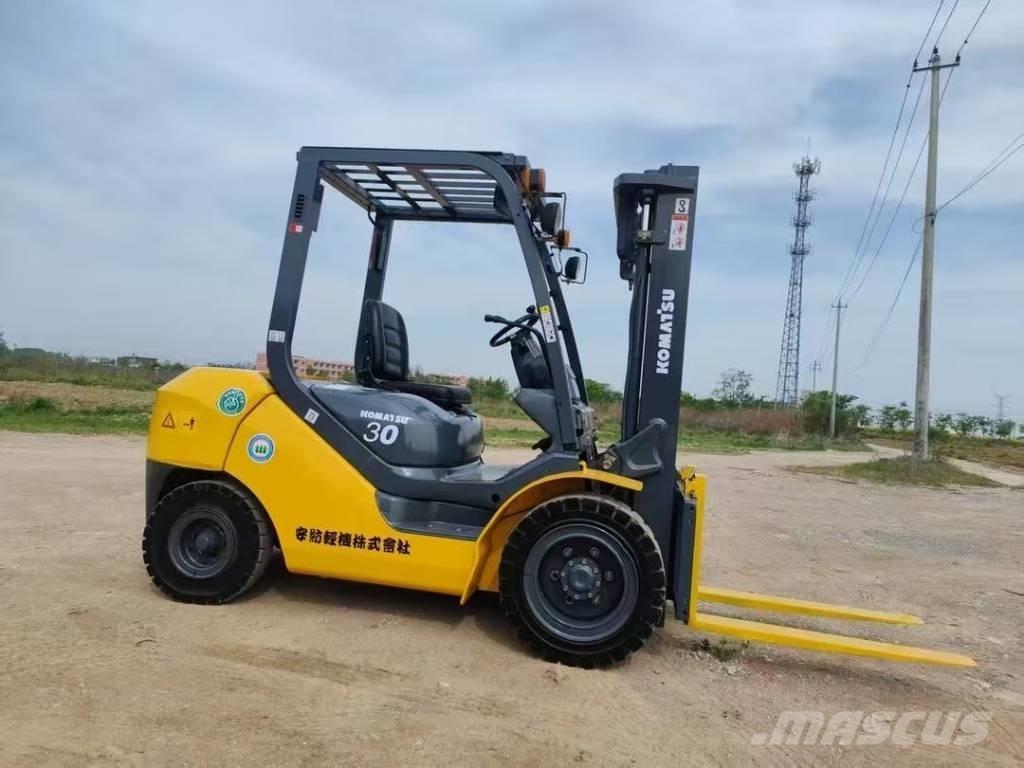Komatsu 30 Diesel Trucker