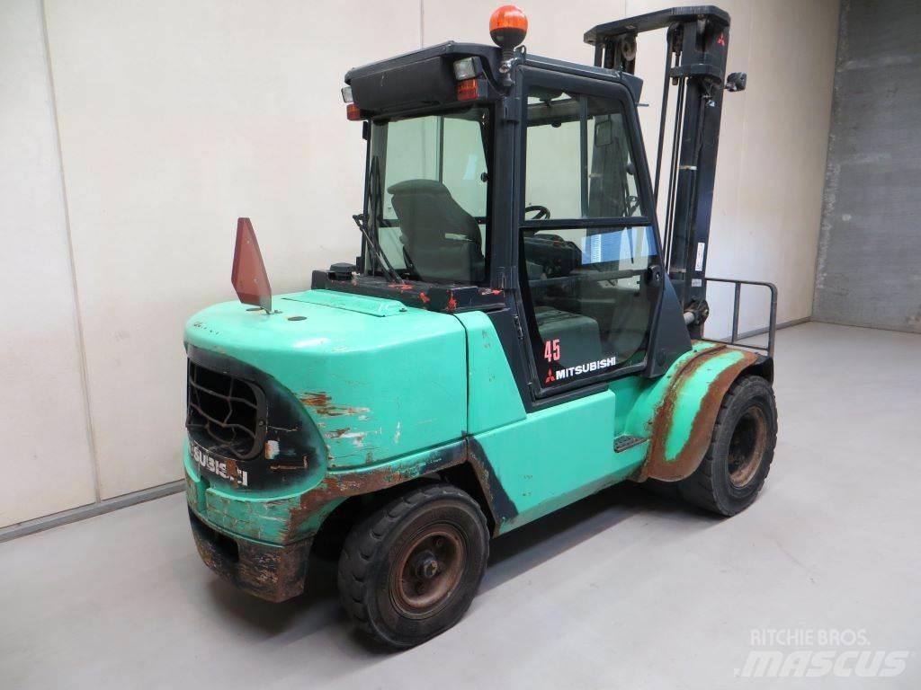 Mitsubishi FD45K Diesel Trucker
