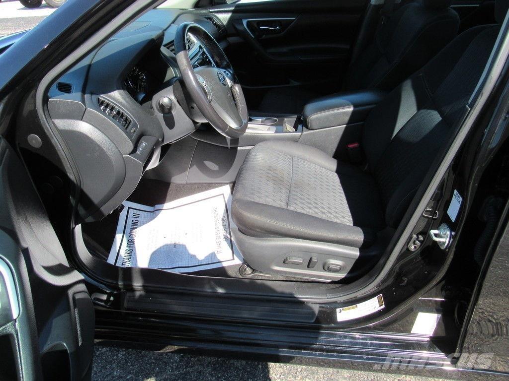Nissan Altima Personbiler
