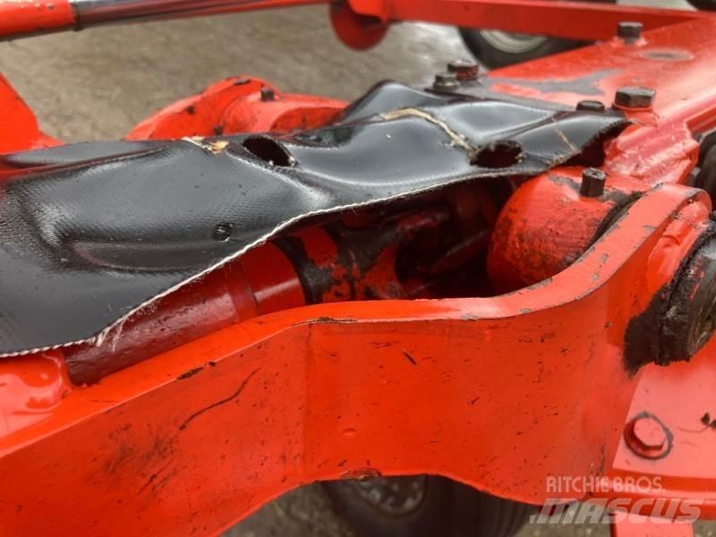 Kuhn GF8702T Raker og høyvendere