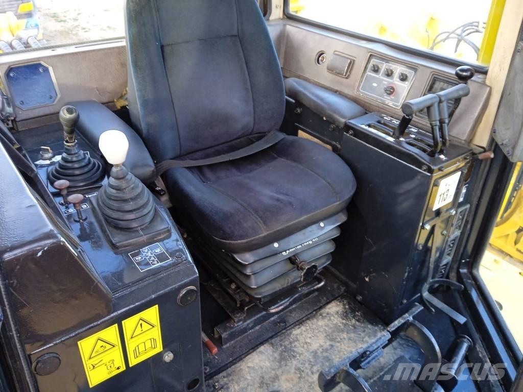 Komatsu D 155 AX-3 Dozere Beltegående