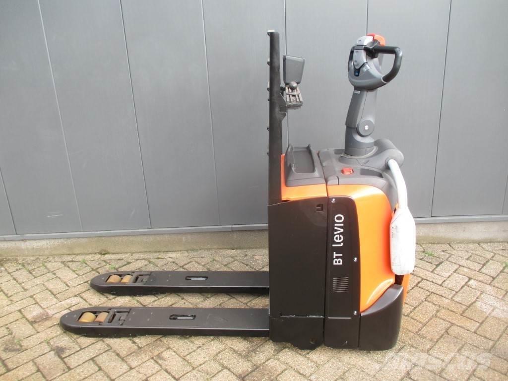 Toyota LPE 200 Lavtløftende truck med platform