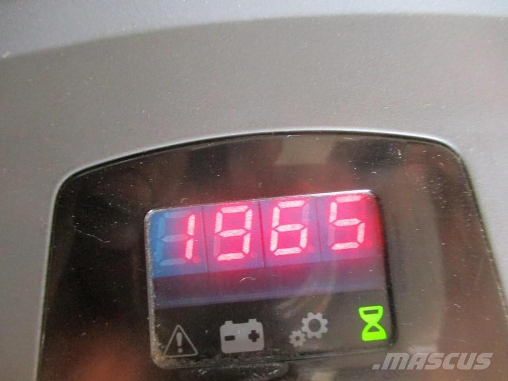 Toyota LPE200 Lavtløftende truck med platform