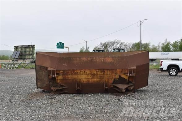 CAT D8N Kniver