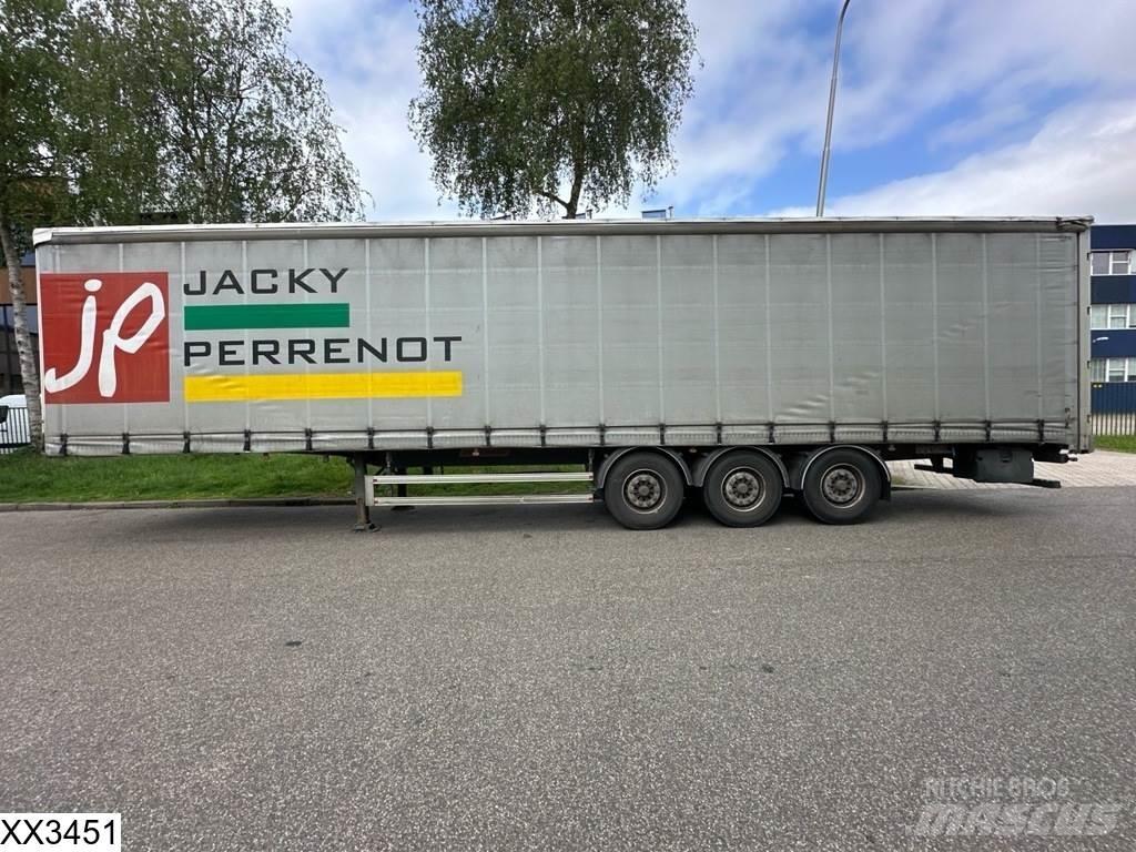 Fruehauf Tautliner Gardintrailer