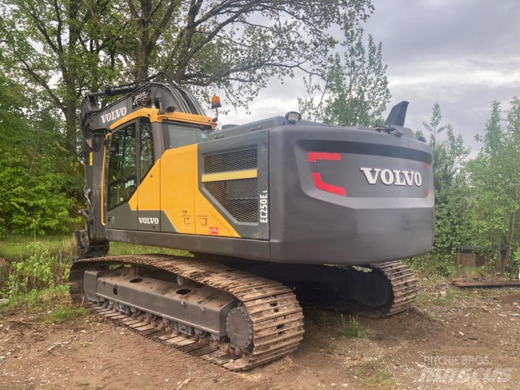 Volvo EC 250 EL Beltegraver