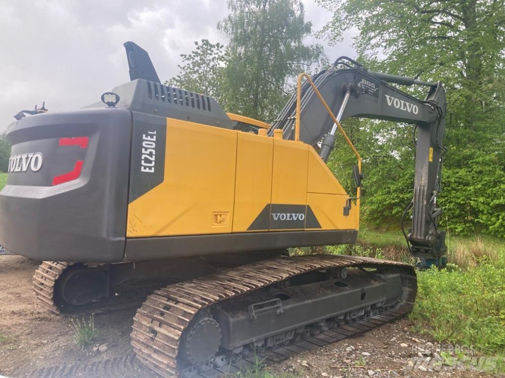 Volvo EC 250 EL Beltegraver