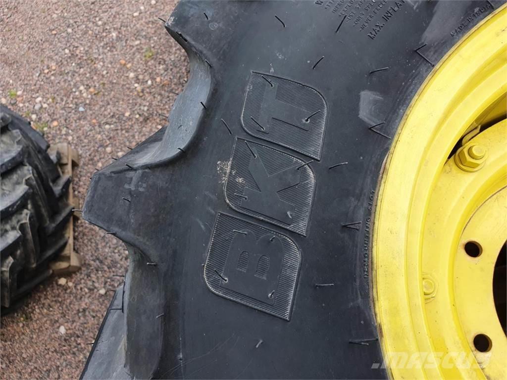 BKT 320/85R20 x2 Dekk, hjul og felger