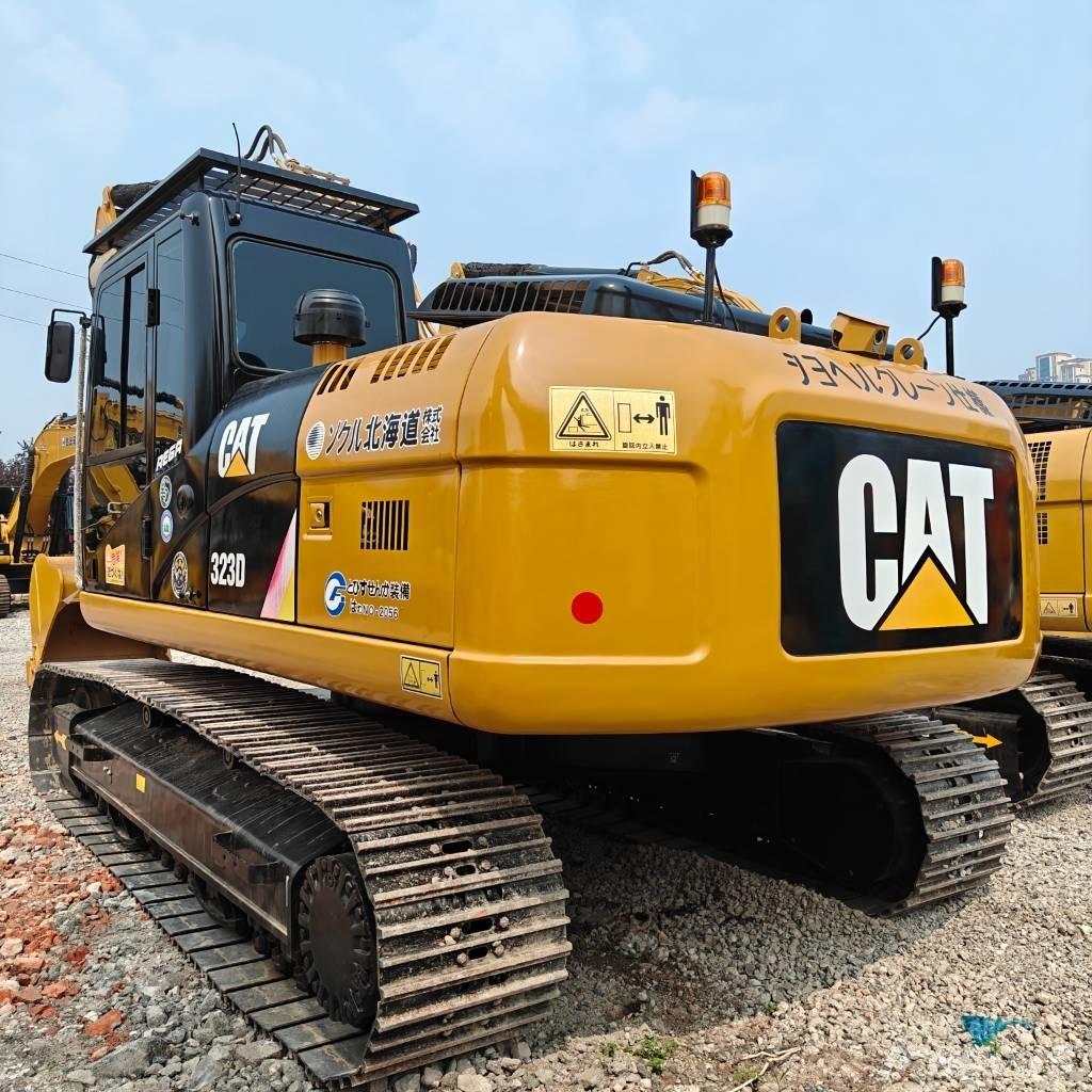CAT 323D Beltegraver
