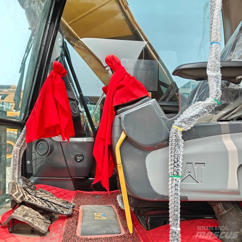 CAT 323D Beltegraver