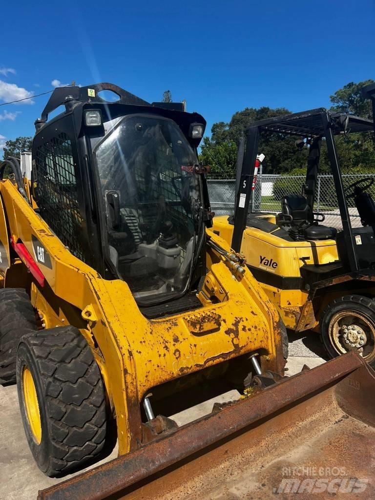 CAT 246C Kompaktlastere