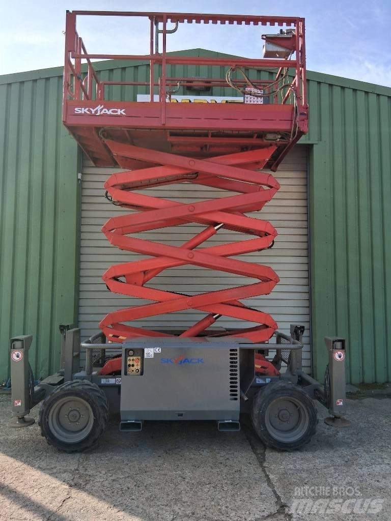 SkyJack SJ 6832 RT Sakselifter
