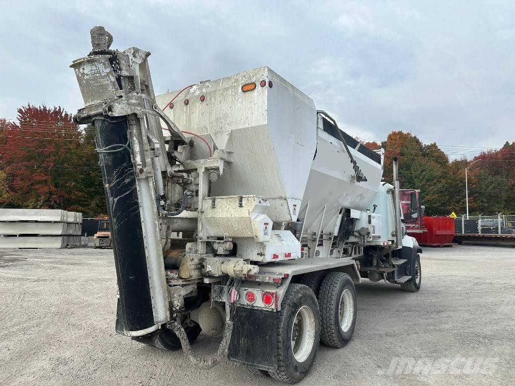 Freightliner 108 SD Andre lastebiler