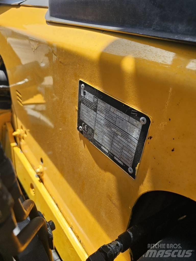CAT 35 Diesel Trucker