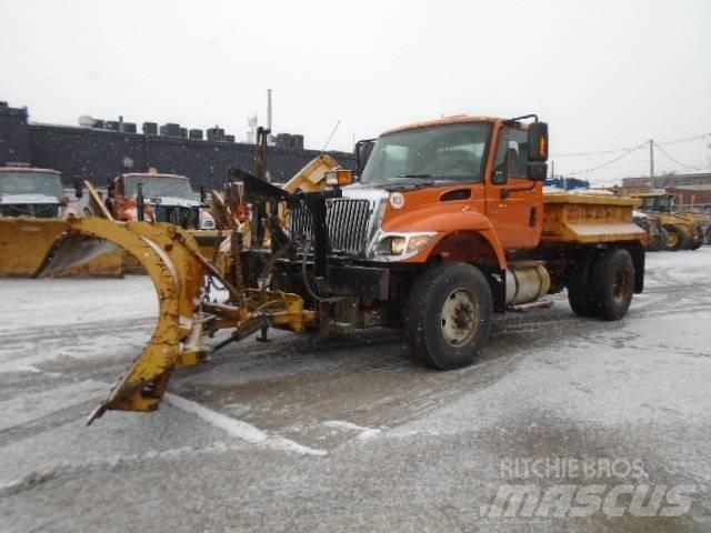 International 7400 Snøploger- og skjær