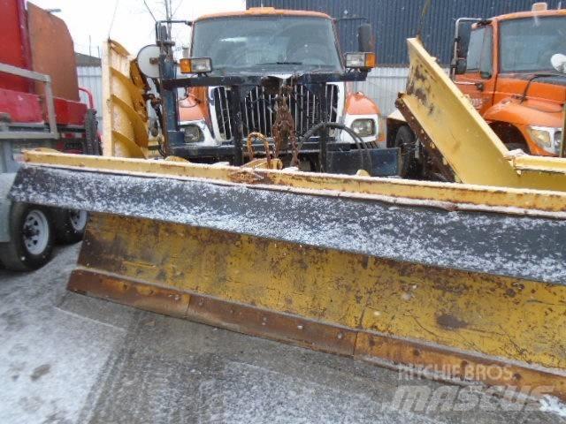 International 7400 Snøploger- og skjær