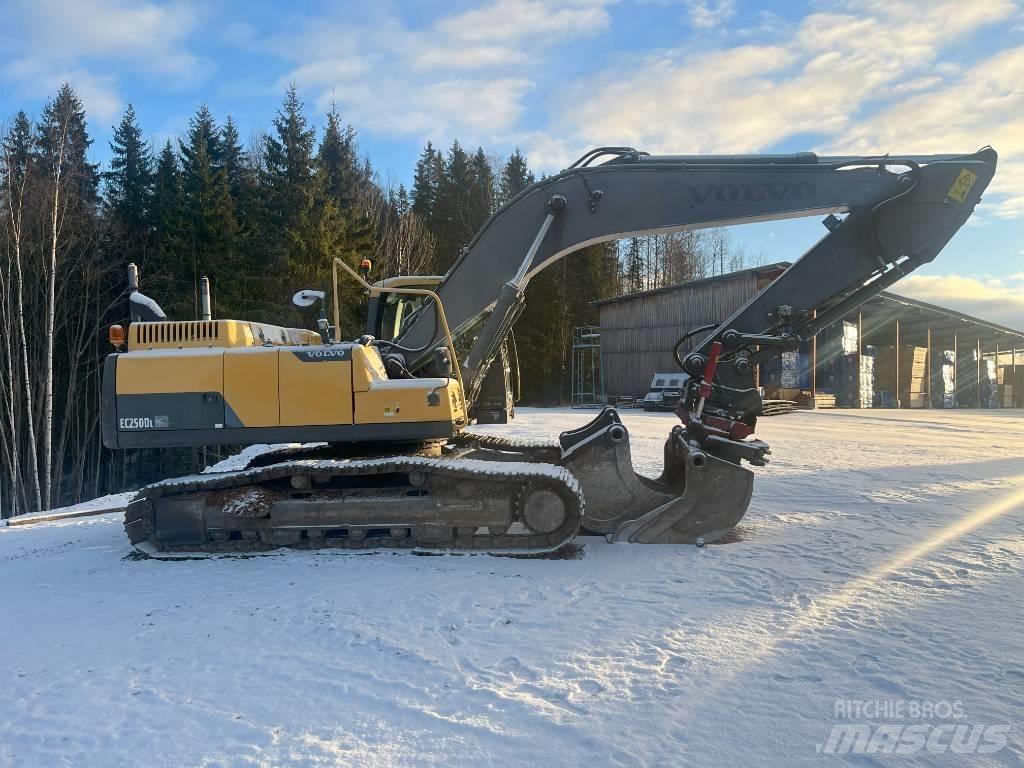 Volvo EC 250 D L Beltegraver