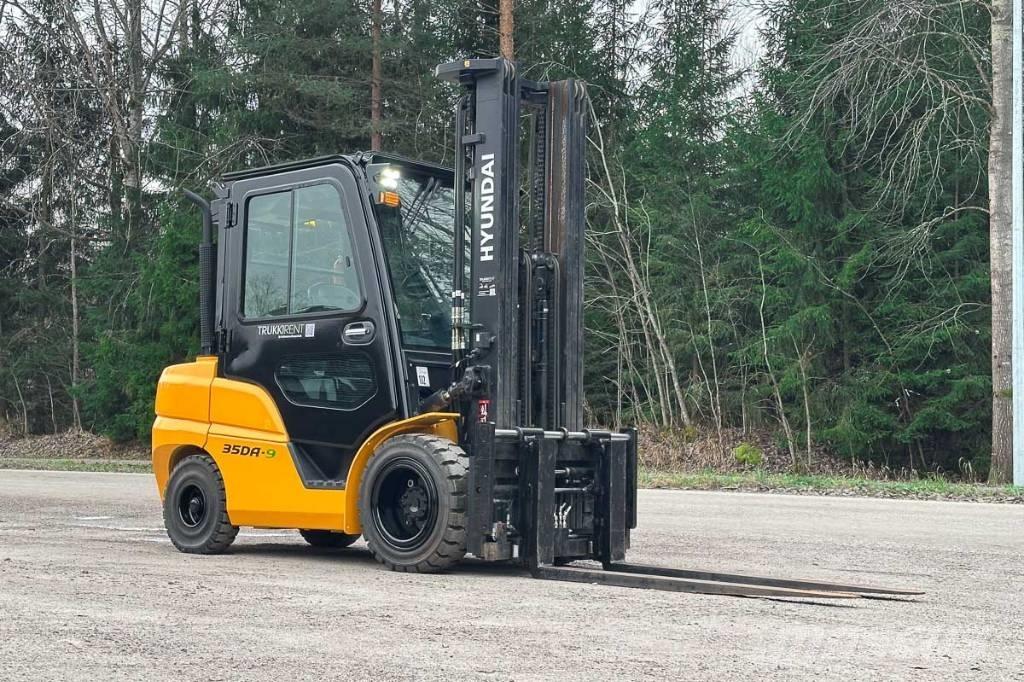 Hyundai 35 DA-9 Diesel Trucker