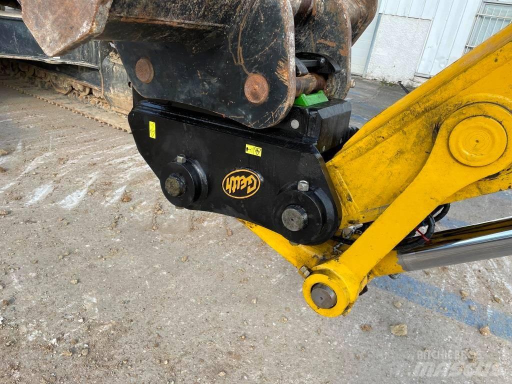 Komatsu PC240LC-11E0 Beltegraver