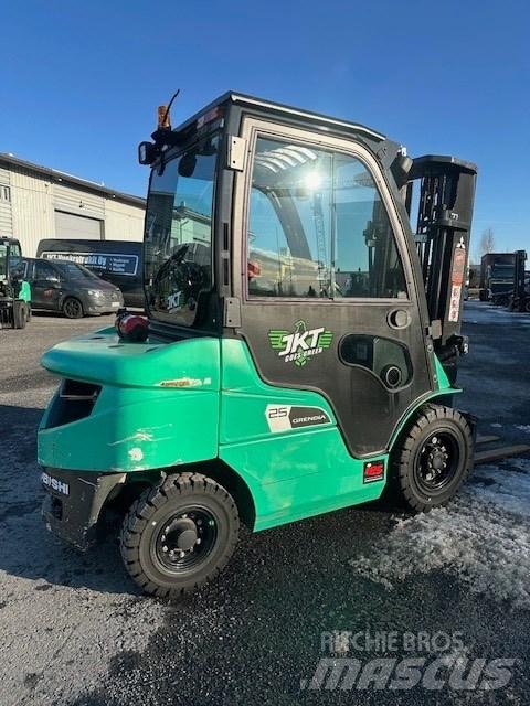 Mitsubishi FD25N3 Diesel Trucker