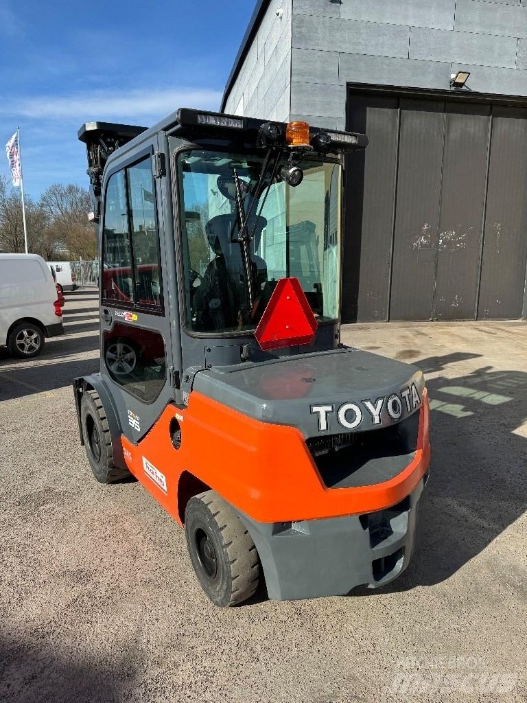 Toyota 52-8FDJF35 Diesel Trucker
