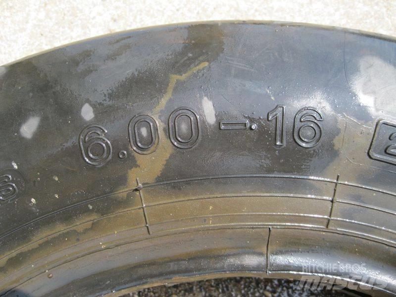 Pirelli 6.00-16 band Dekk, hjul og felger