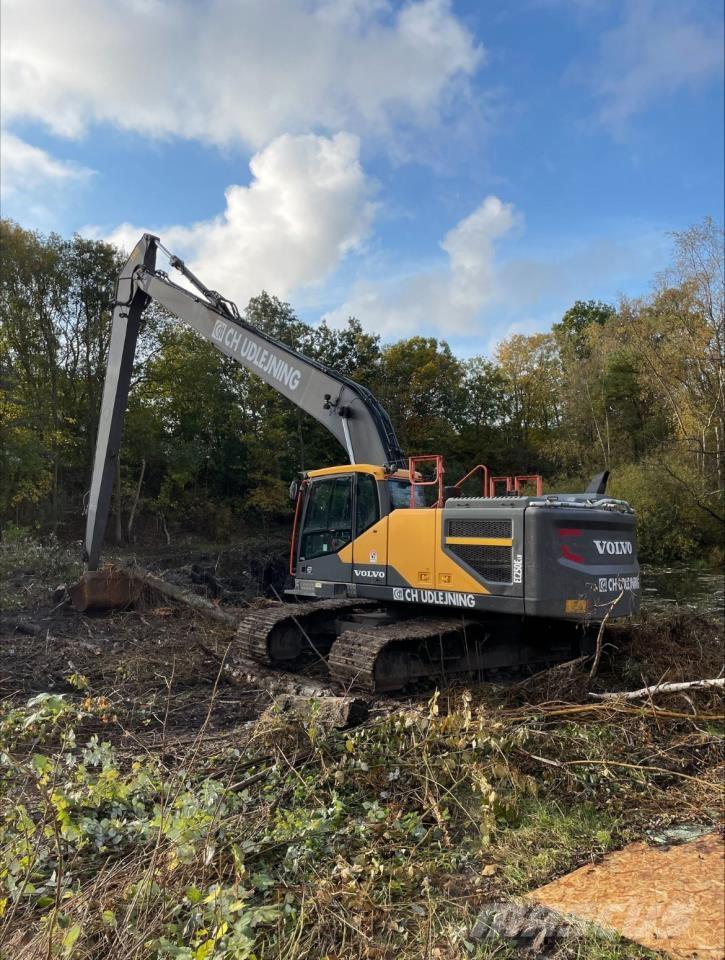 Volvo 250E LR Beltegraver