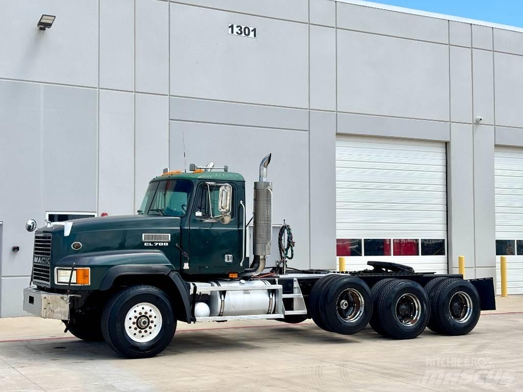 Mack CL 713 Trekkvogner