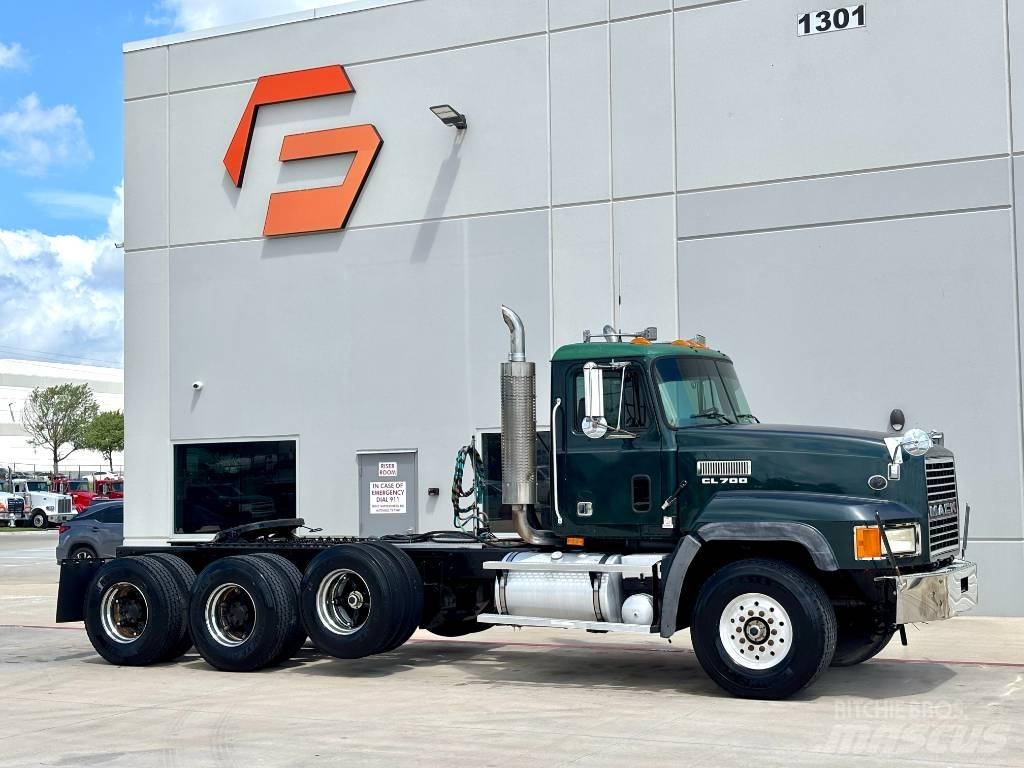 Mack CL 713 Trekkvogner