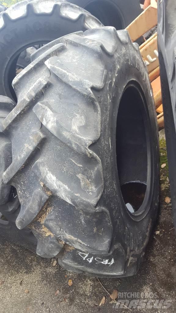  Pneu 13.6R24 Dekk, hjul og felger