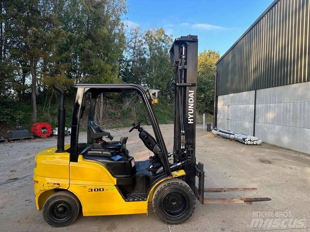 Hyundai 30 D-9 Diesel Trucker