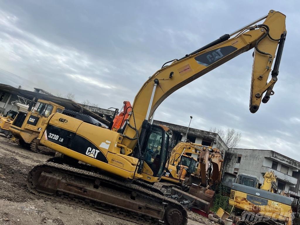 CAT 323 D Beltegraver