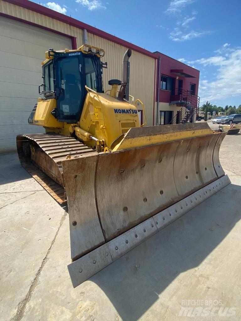 Komatsu D61PX24 Dozere Beltegående